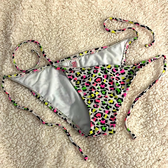 Fluorescent Leopard Print bikini bottom - Picture 1 of 3